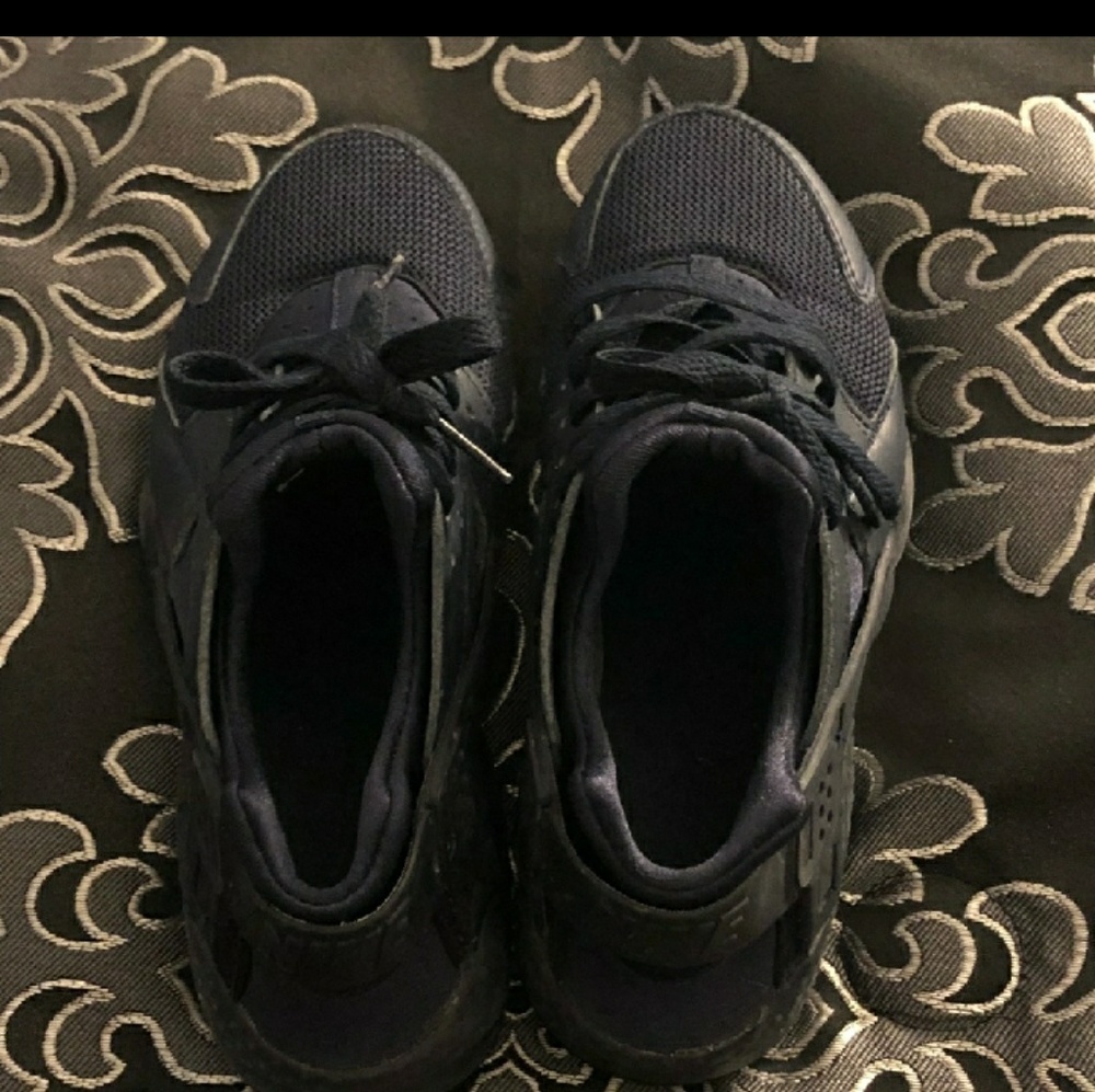 Great condition Nike Navy blue huaraches sneakers